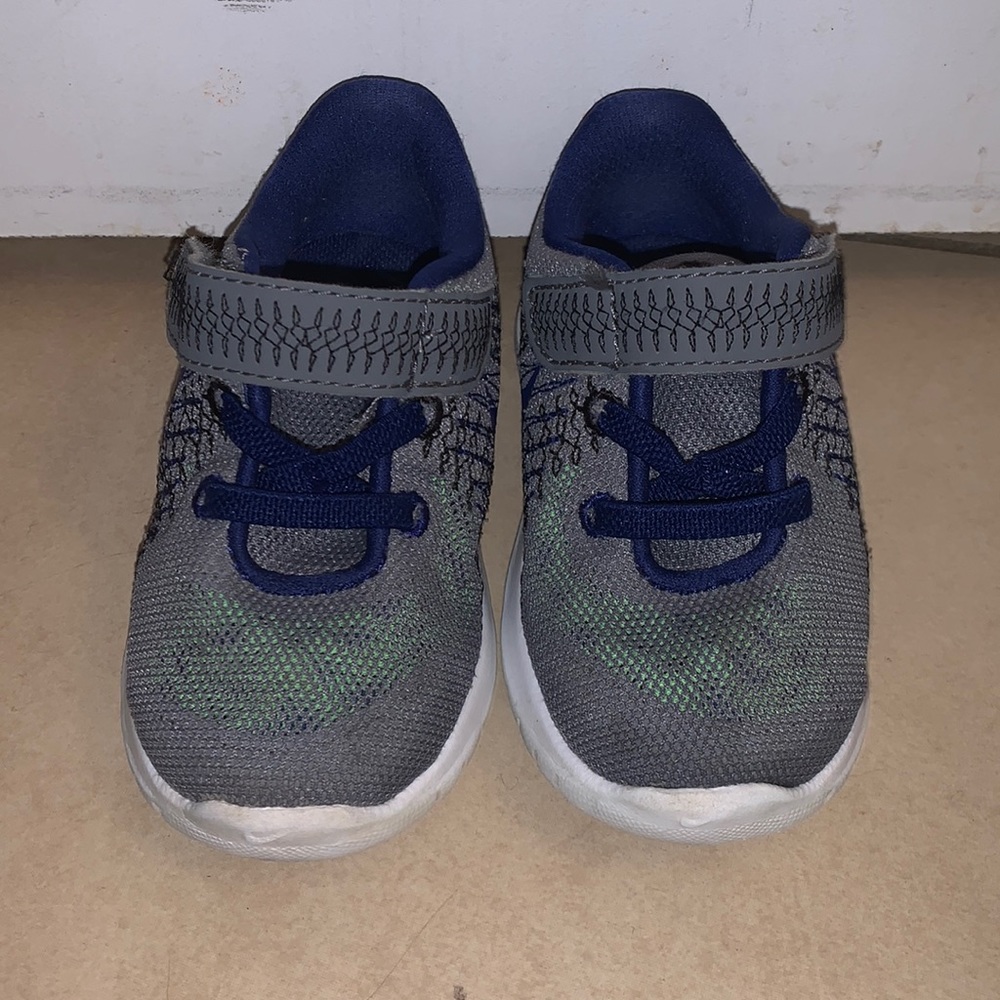 Baby Nike shoes! EUC!